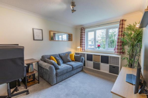 Chic Flat in Woolston: Nr Southampton City Centre